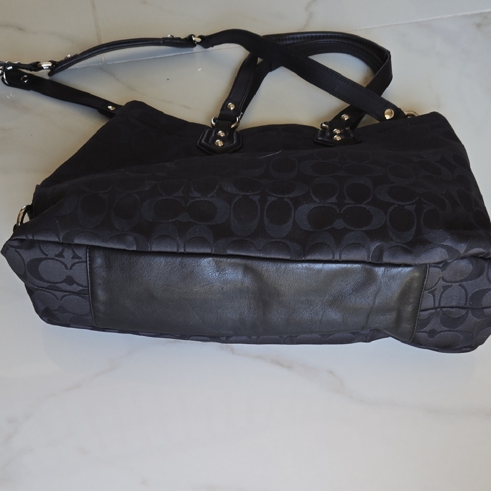 Coach Black Bag And Gray Wristlet - Picture 5 of 16
